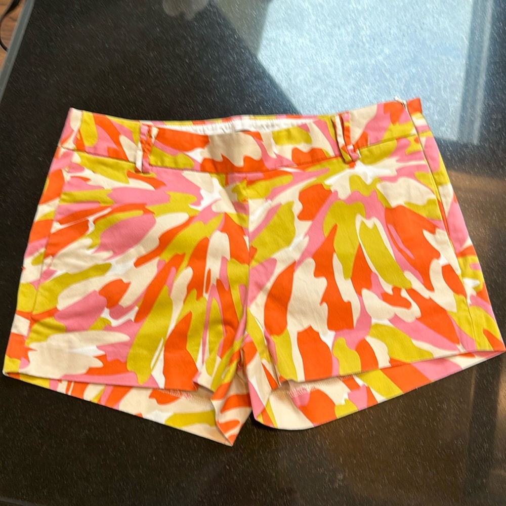 Adorable J Crew shorts in 97% cotton, 3 % spandex.